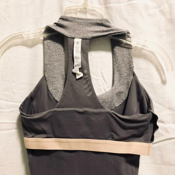 Lululemon Size 4  Racerback Tank Top Built In Bra - Picture 16 of 16